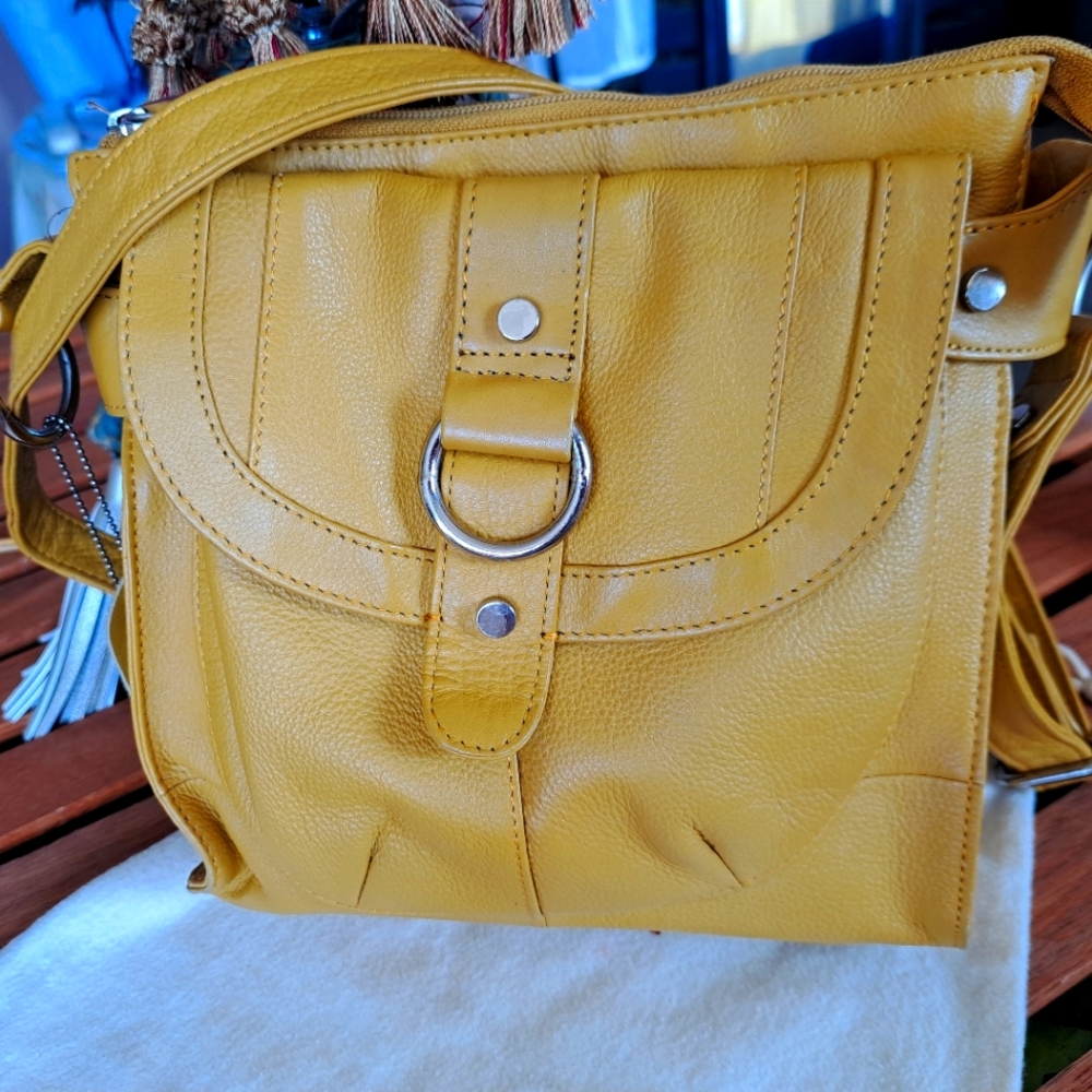 Marco Avane Shoulder Bag. Tan Yellow Leather. - Picture 7 of 15